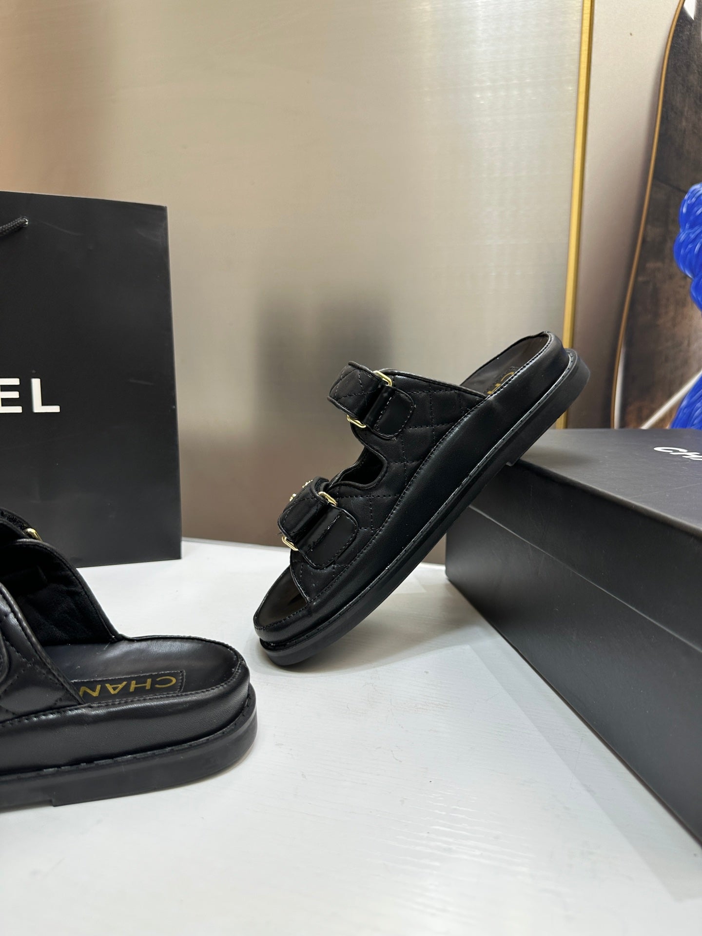 Z1R45C1  Popular sandals
