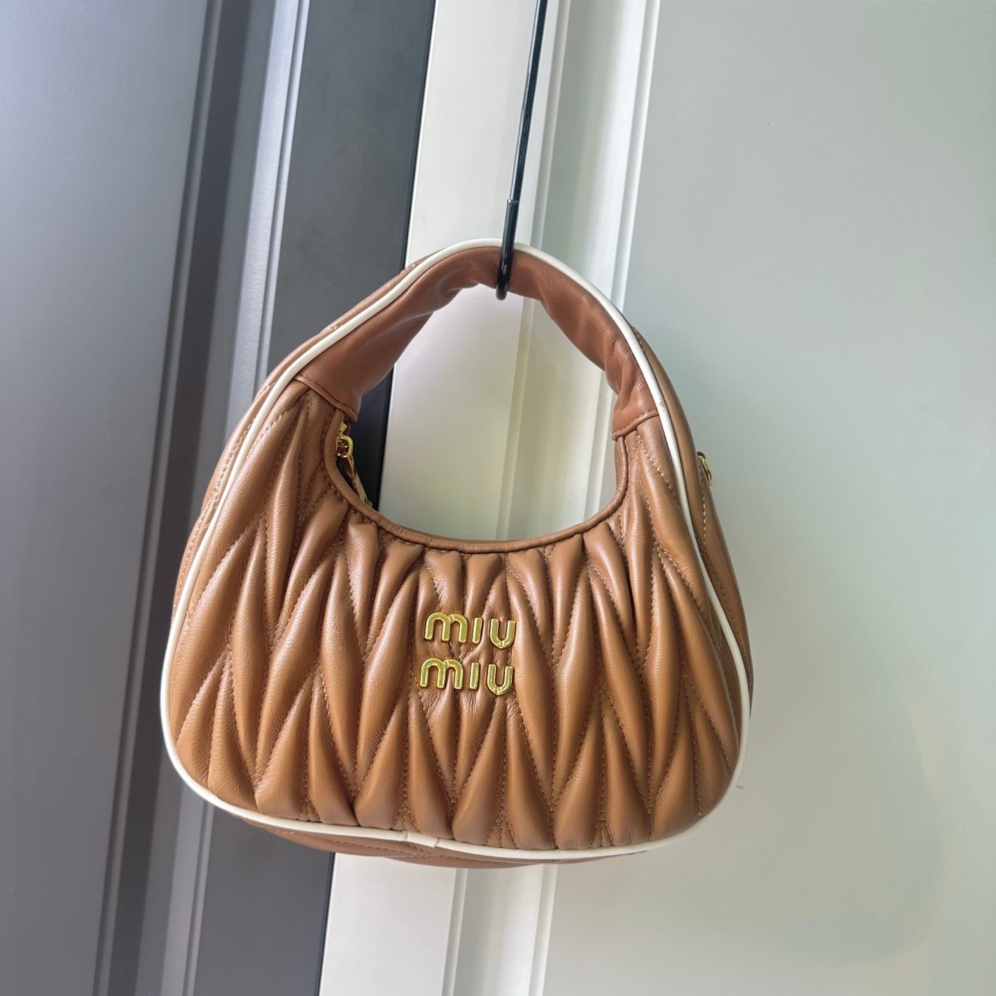 B1P46A118 Popular leather bag
