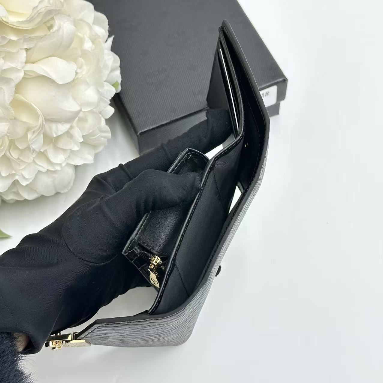 B1N36M13 Popular leather  Wallets