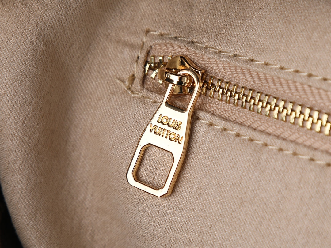 B1P46E65 Popular leather bag