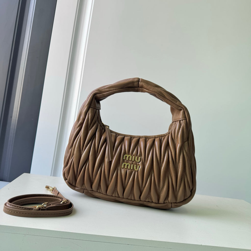 B1P46A120 Popular leather bag（29x24x10cm）