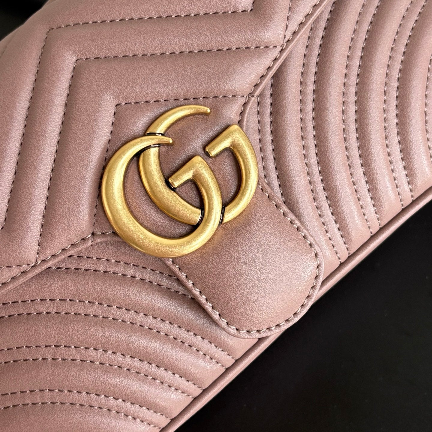 B1P36B69 Popular leather bag