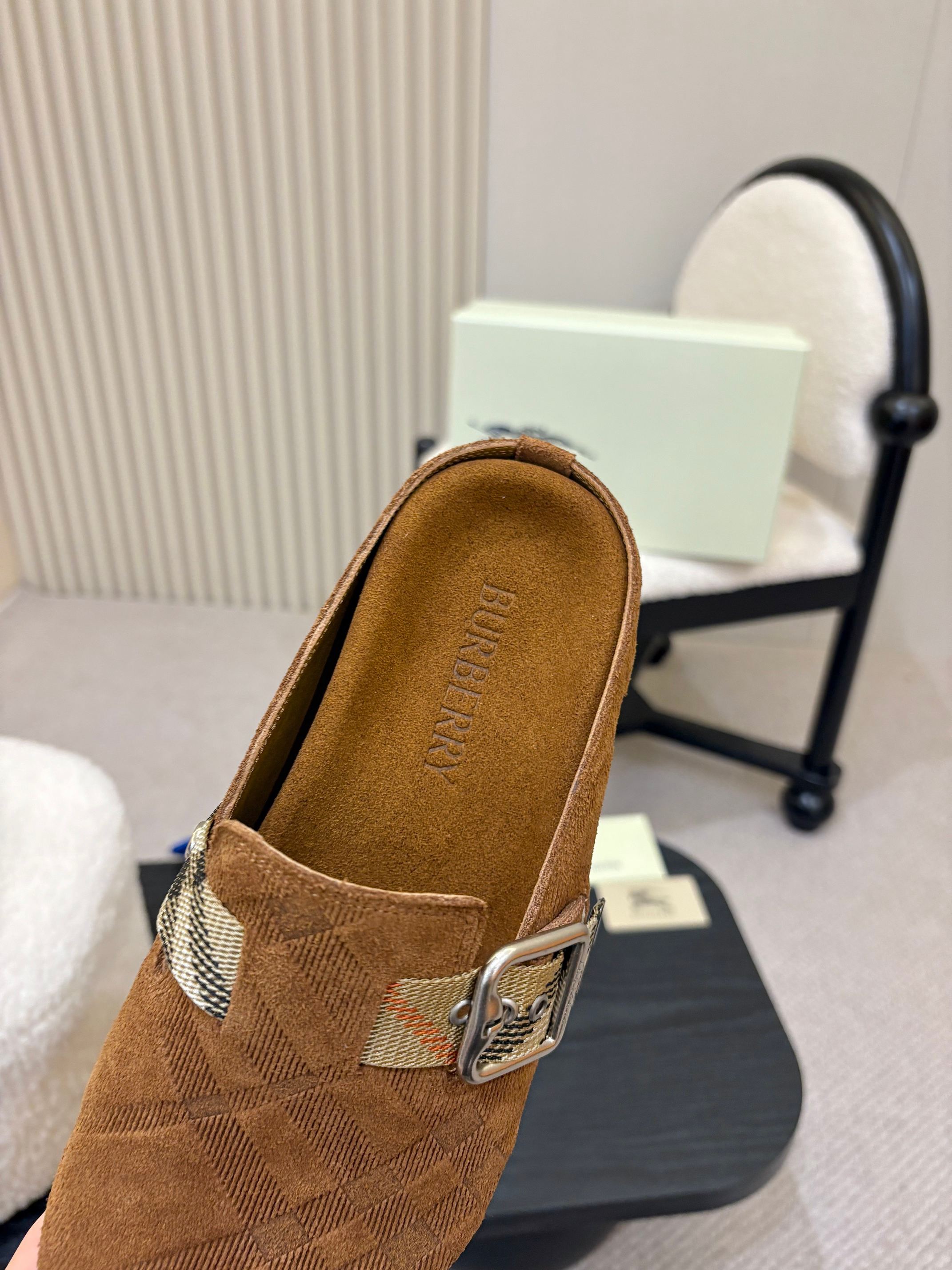 Z2N85R11 Popular high-quality shoes