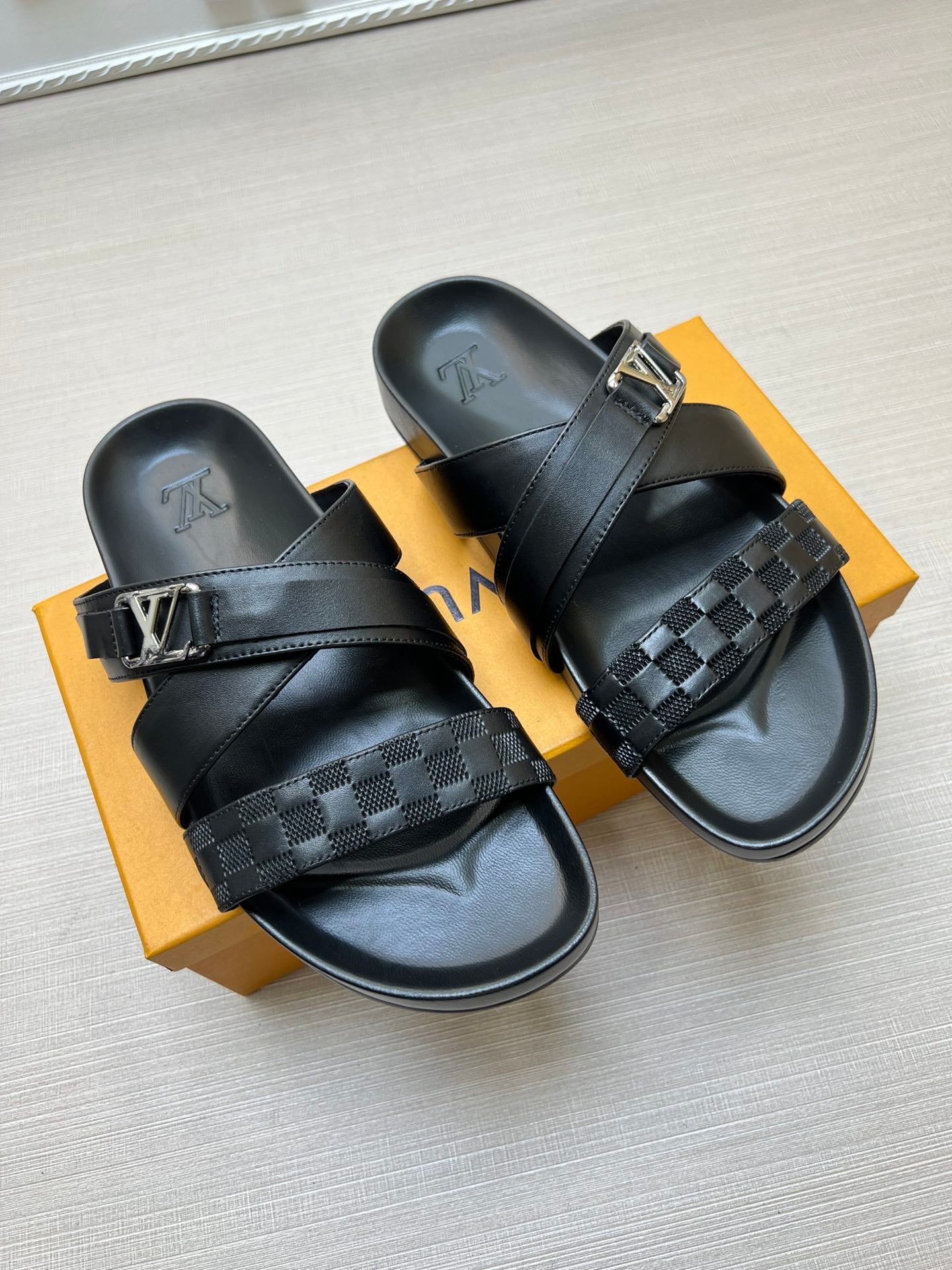 Z5ZE88 Popular slippers