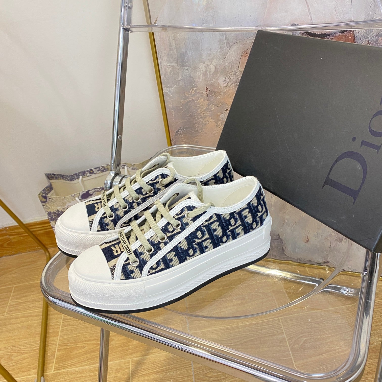 Z1XD67 Popular shoes