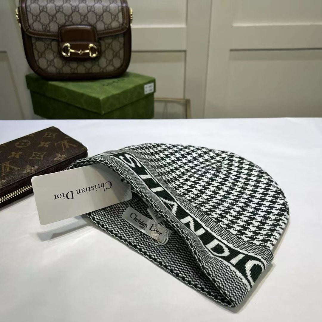 M1R86D57 Popular hats