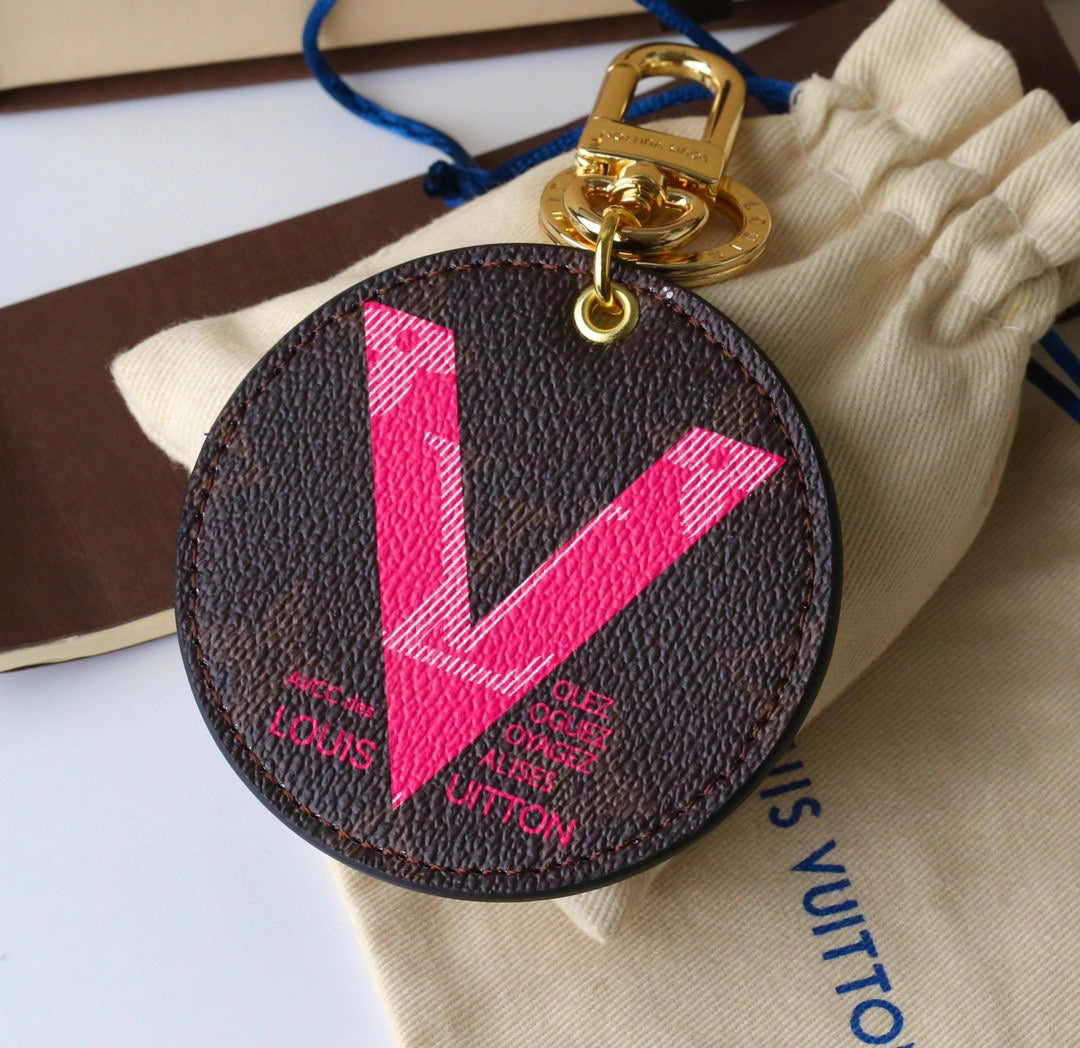 A1Q105E23 Popular bag 's charms accessories