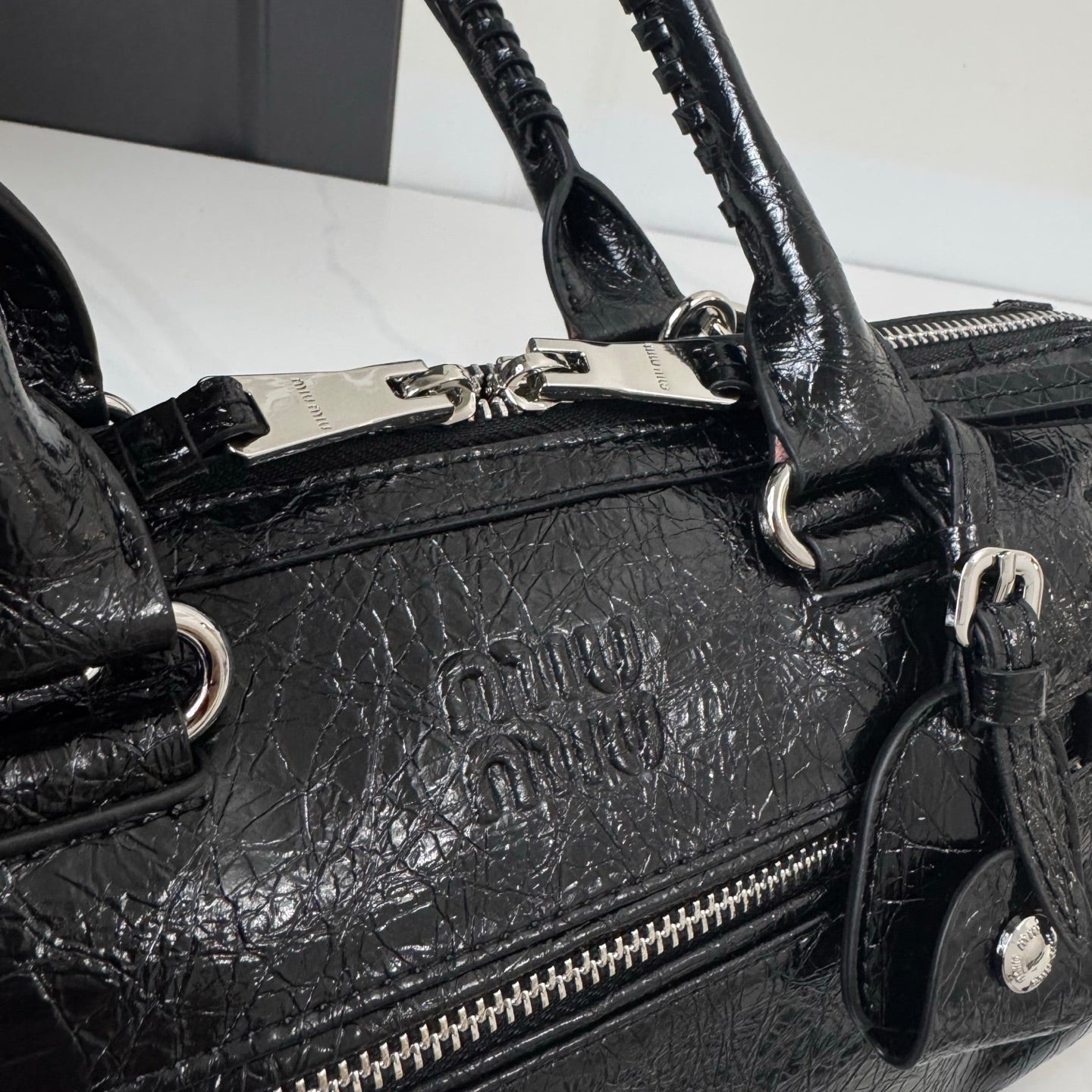B1R76A21 Popular leather bag