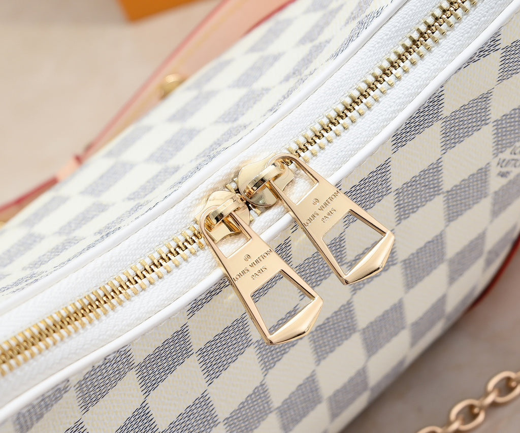 B1W15E35 Popular  leather bag