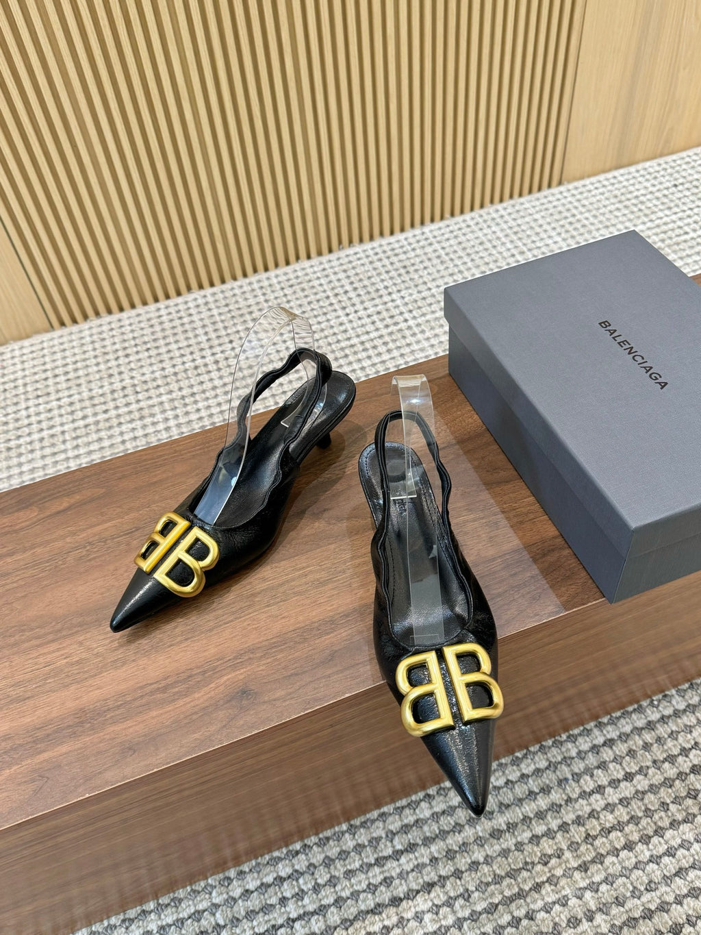 Z2Q55J45 Popular  leather High heels
