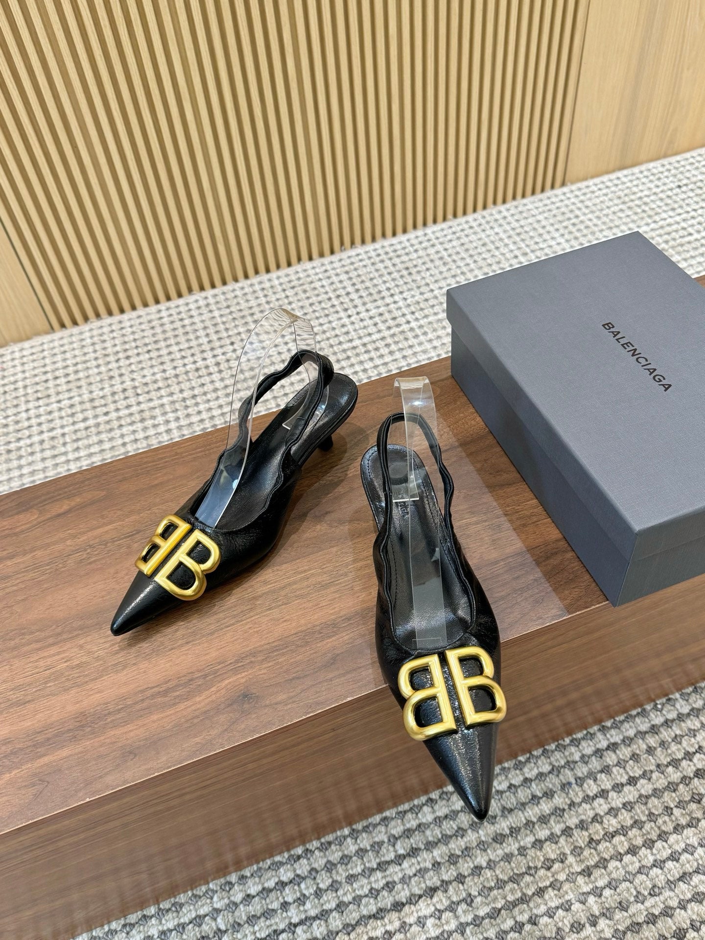 Z2Q55J45 Popular  leather High heels
