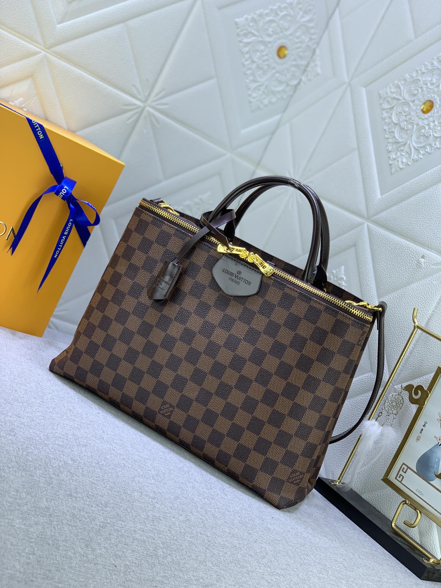 B12X44E330 Popular   leather bag 