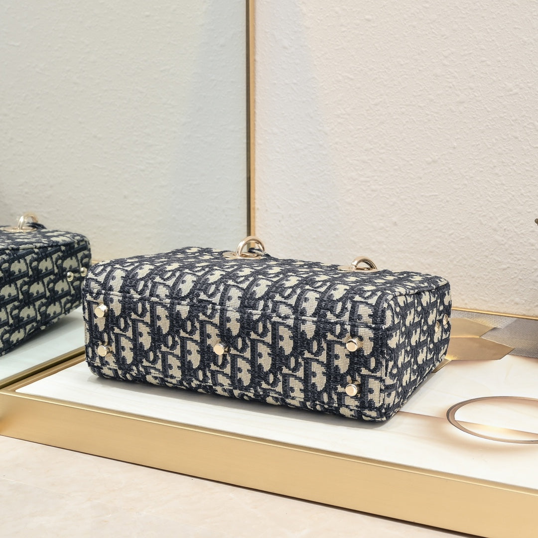 B1X54D439 Popular   embroidery bag