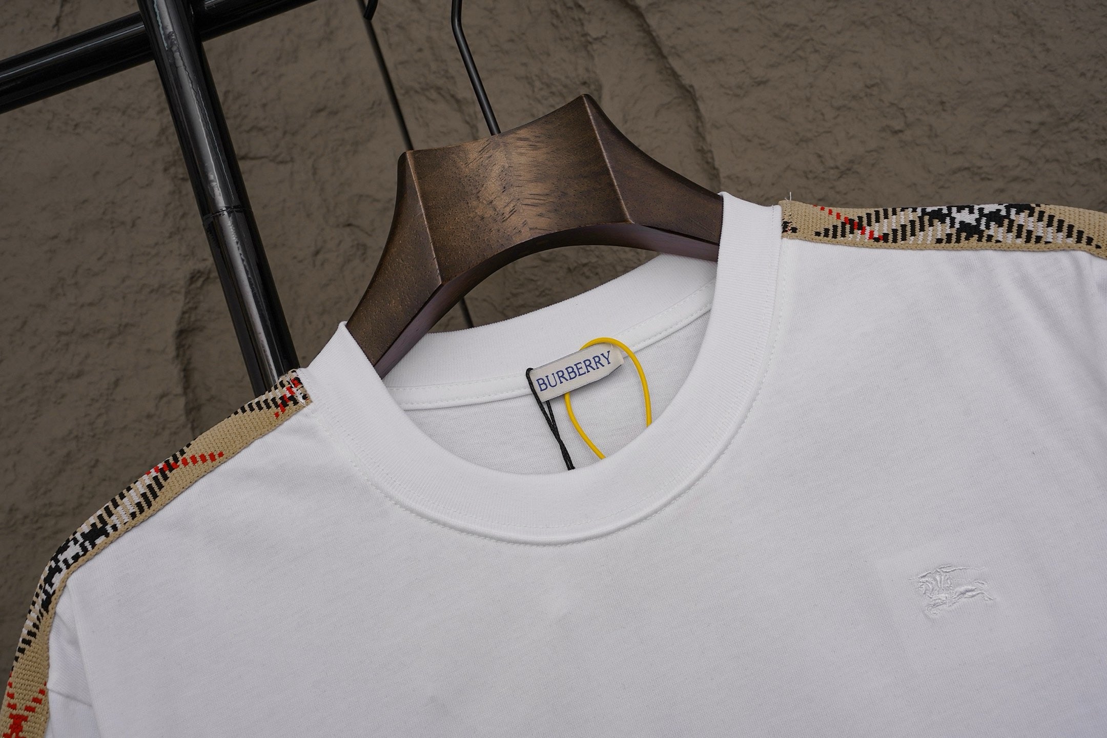 U1R76R3 Popular T-shirts