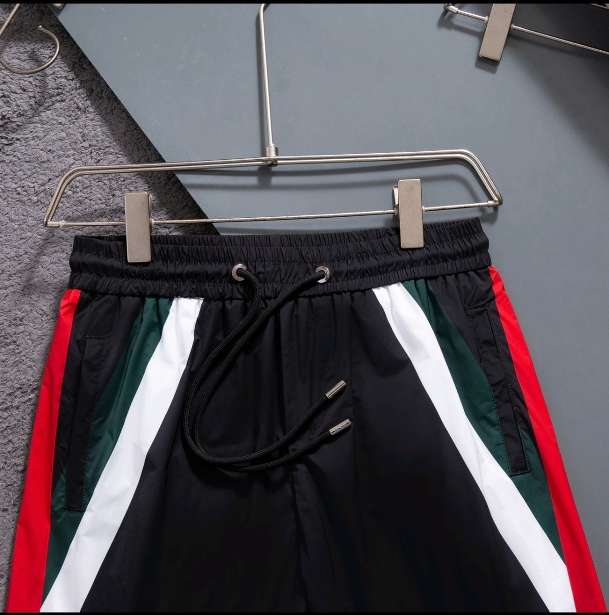 U1N36B18 Popular shorts