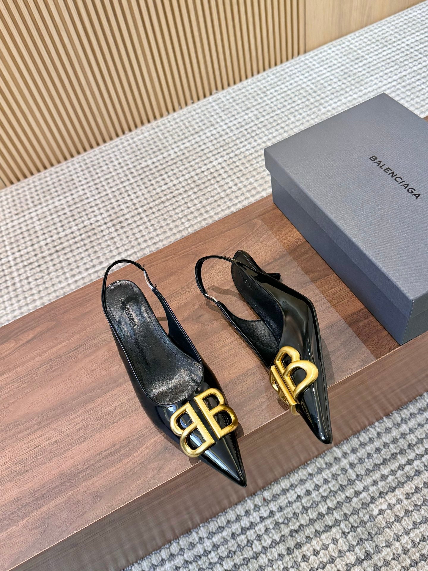 Z2Q55J45 Popular  leather High heels