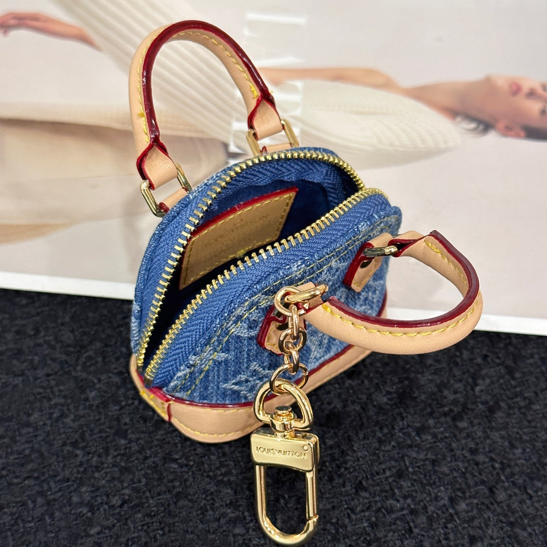 A1Z105E9 Popular bag 's charms accessories
