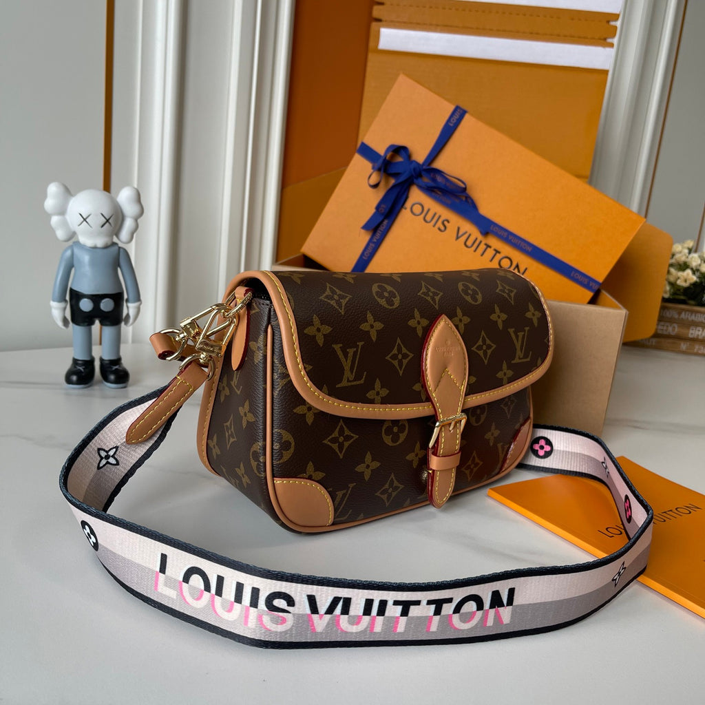 B1P36E40 Popular leather bag