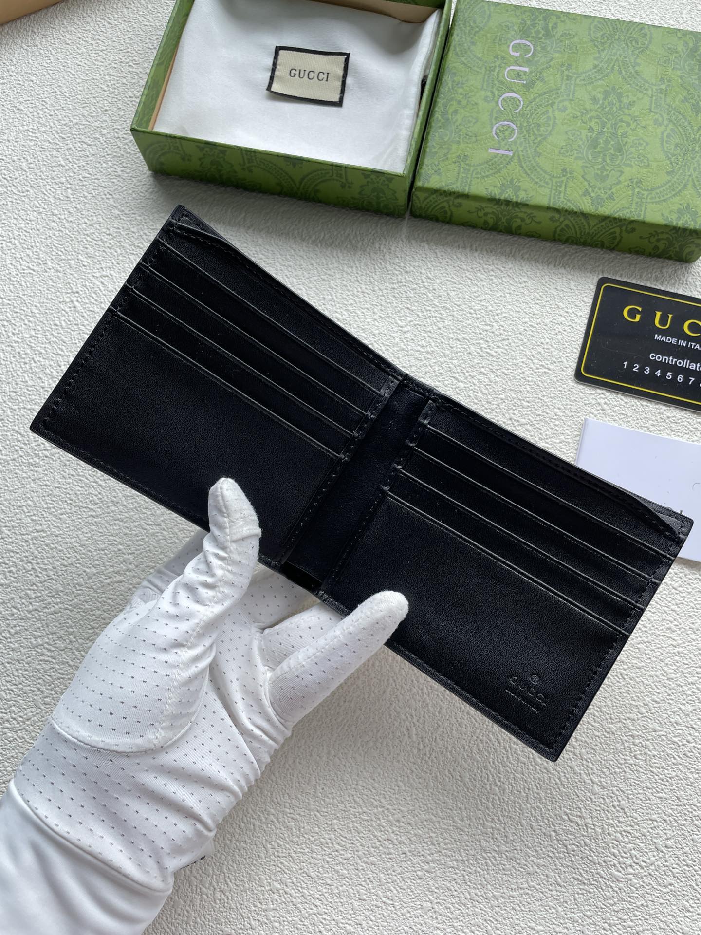 B1X56B9 Popular leather wallets ( with full packaging )