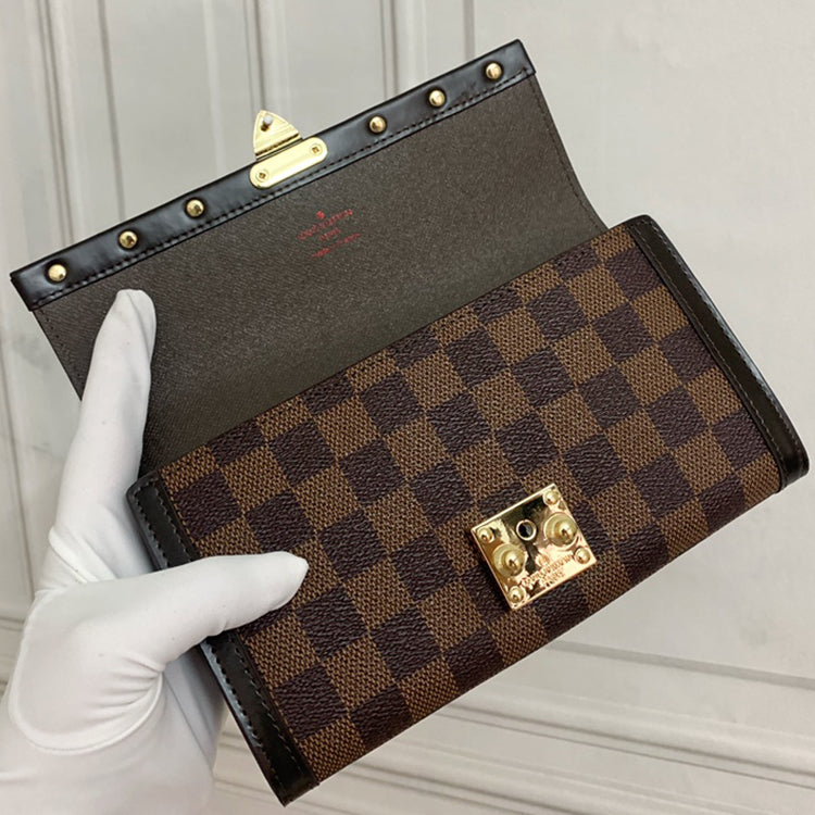 B1X41E10 Popular leather wallets