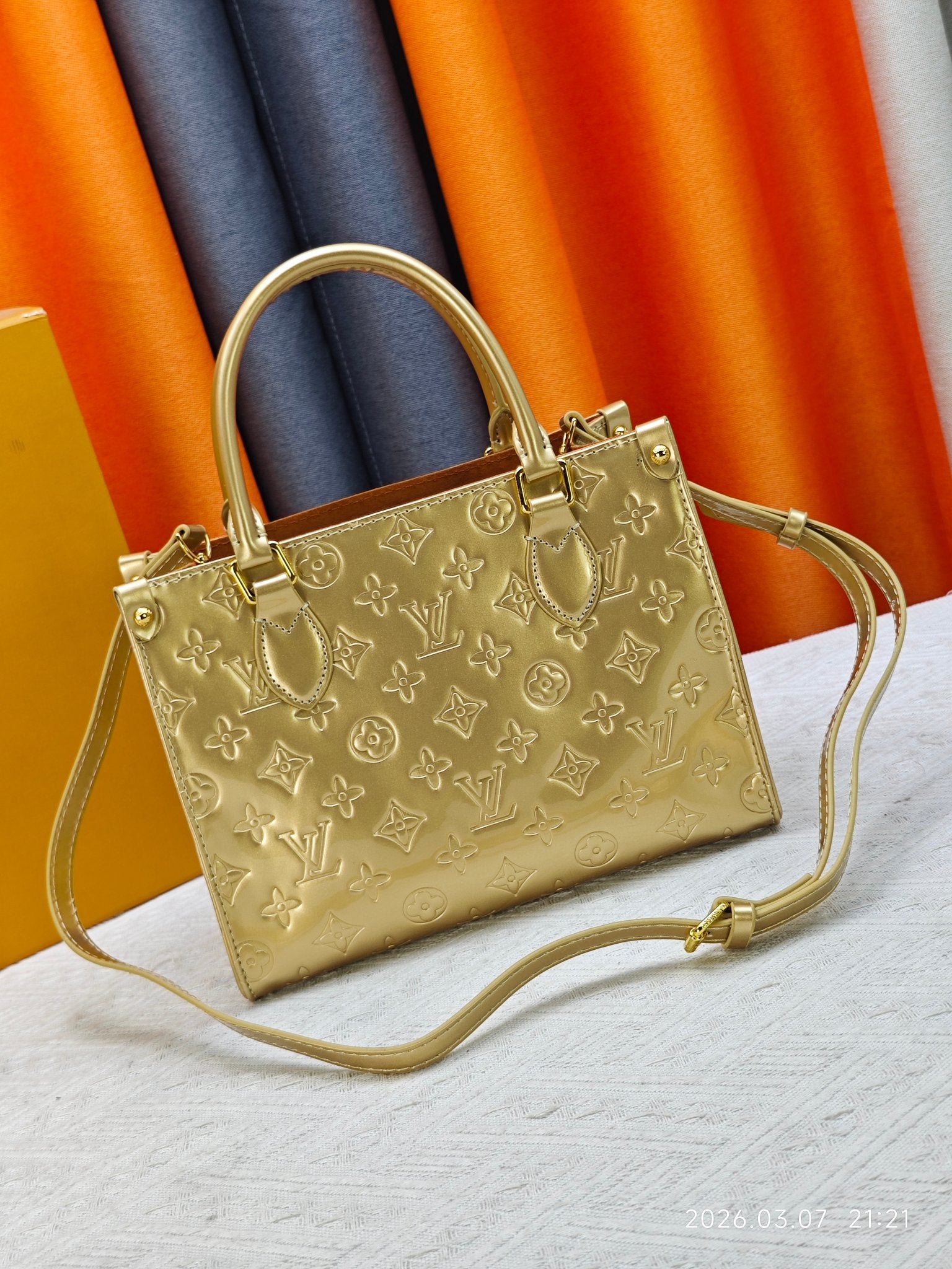 B1P36E35 Popular leather bag
