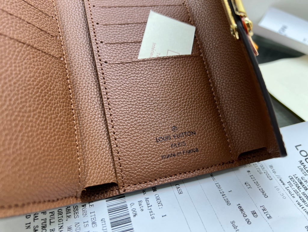 B1N55E43 Popular  leather wallets