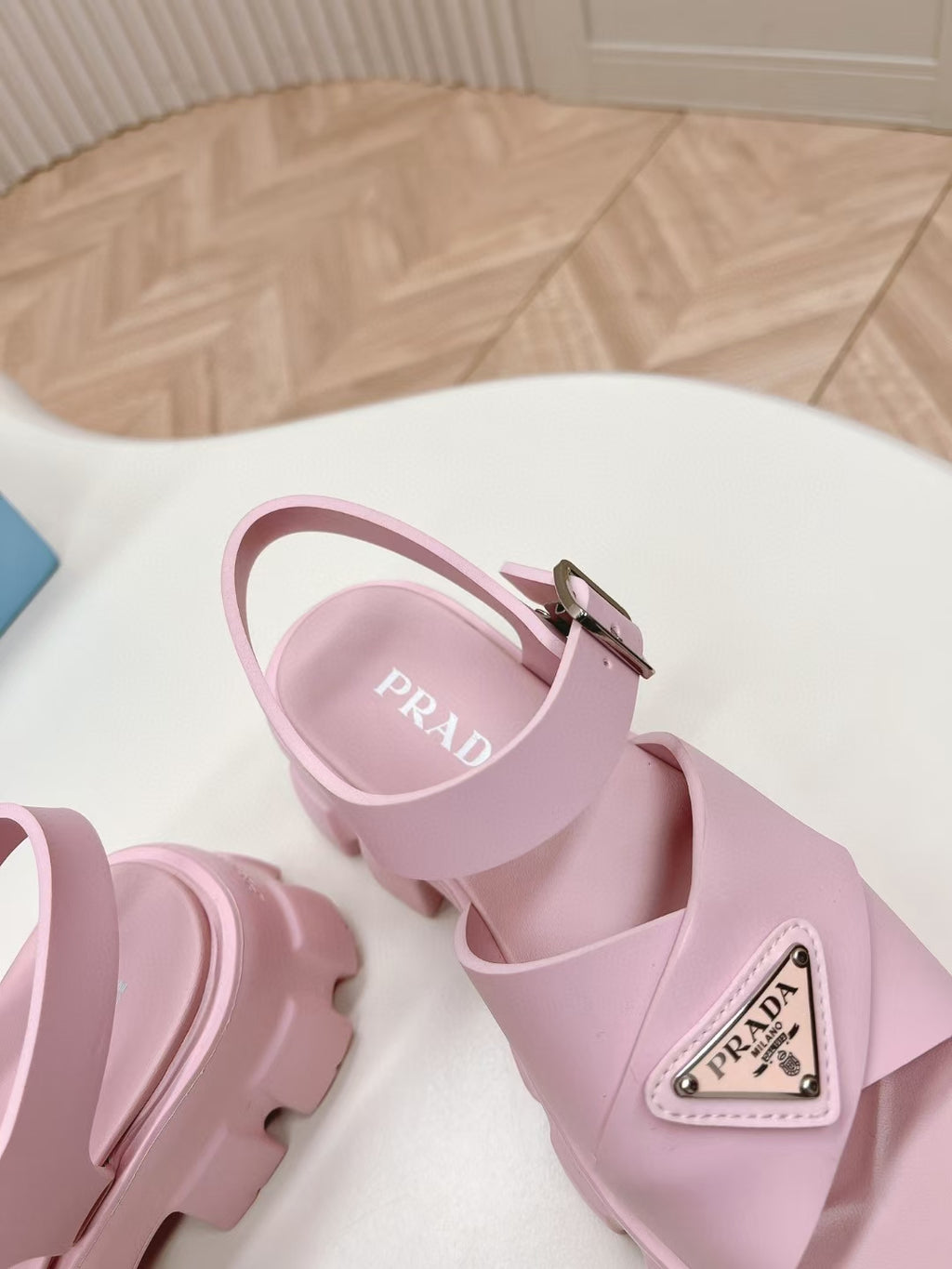 ZPX76P4 Popular sandals