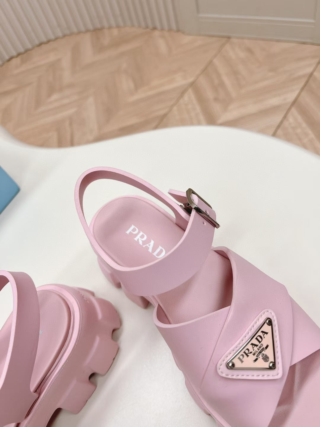 ZPX76P4 Popular sandals