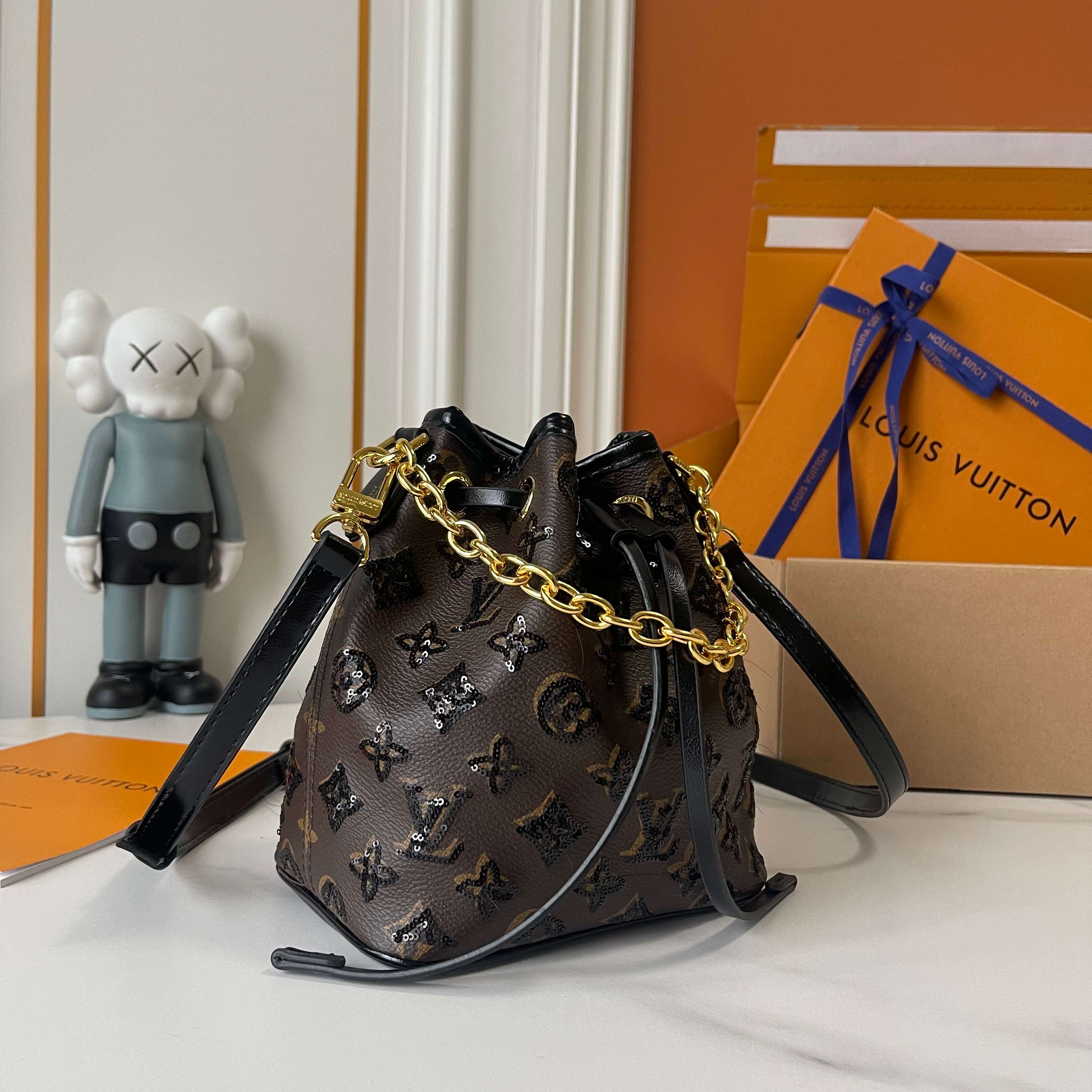 B1P46E39 Popular leather bag