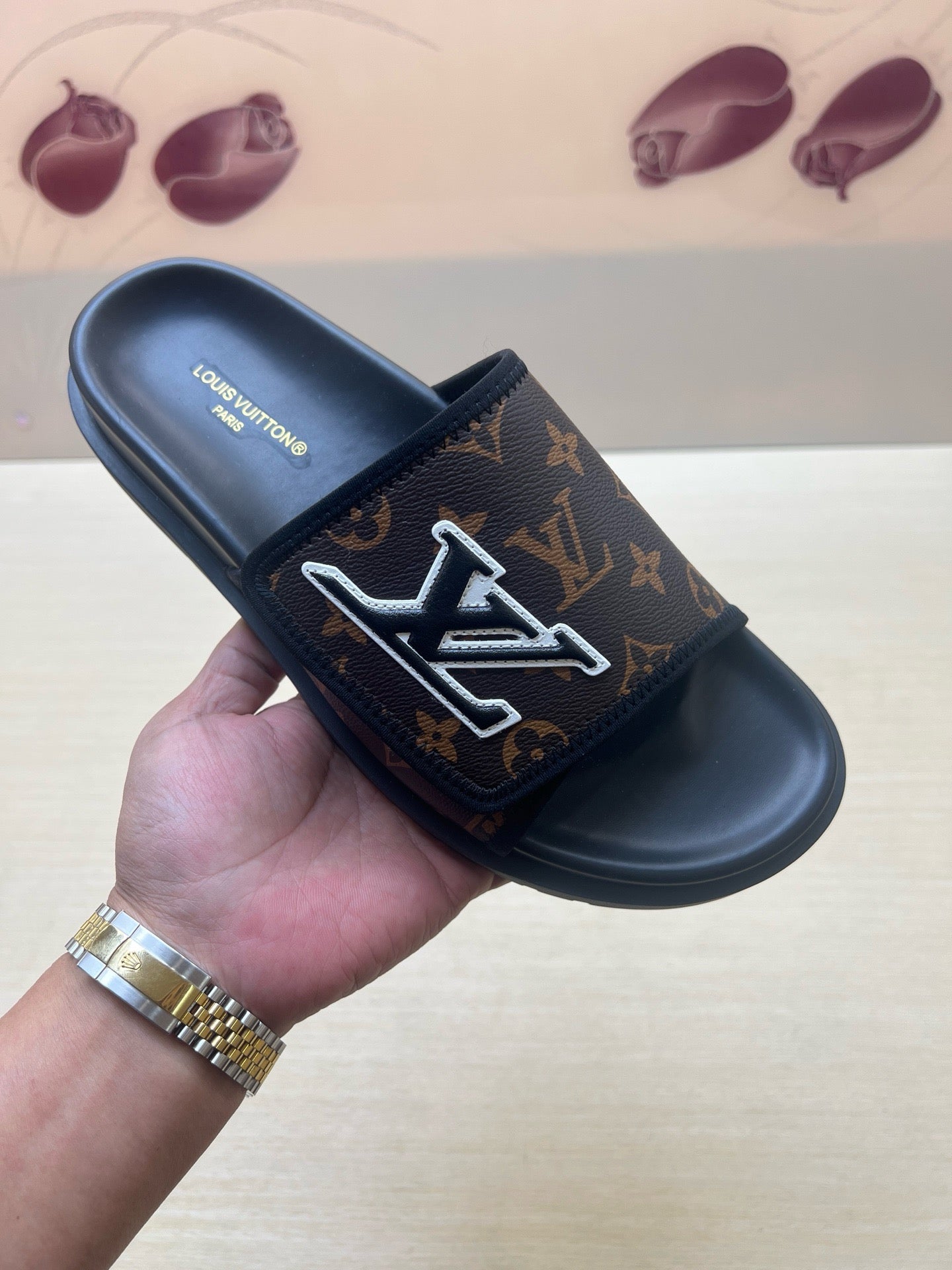 Z5R66E21 Popular  Slippers