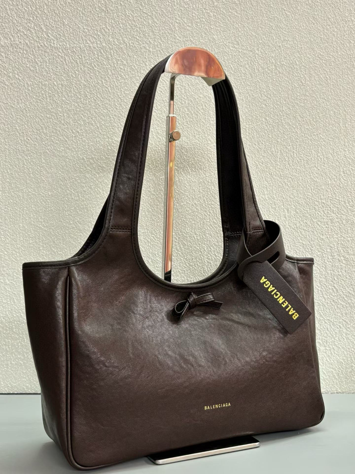 B1N36J12 Popular leather bag