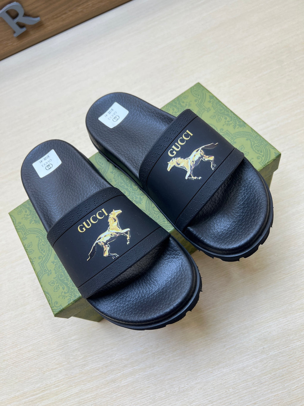 Z5R66B29 Popular Slippers
