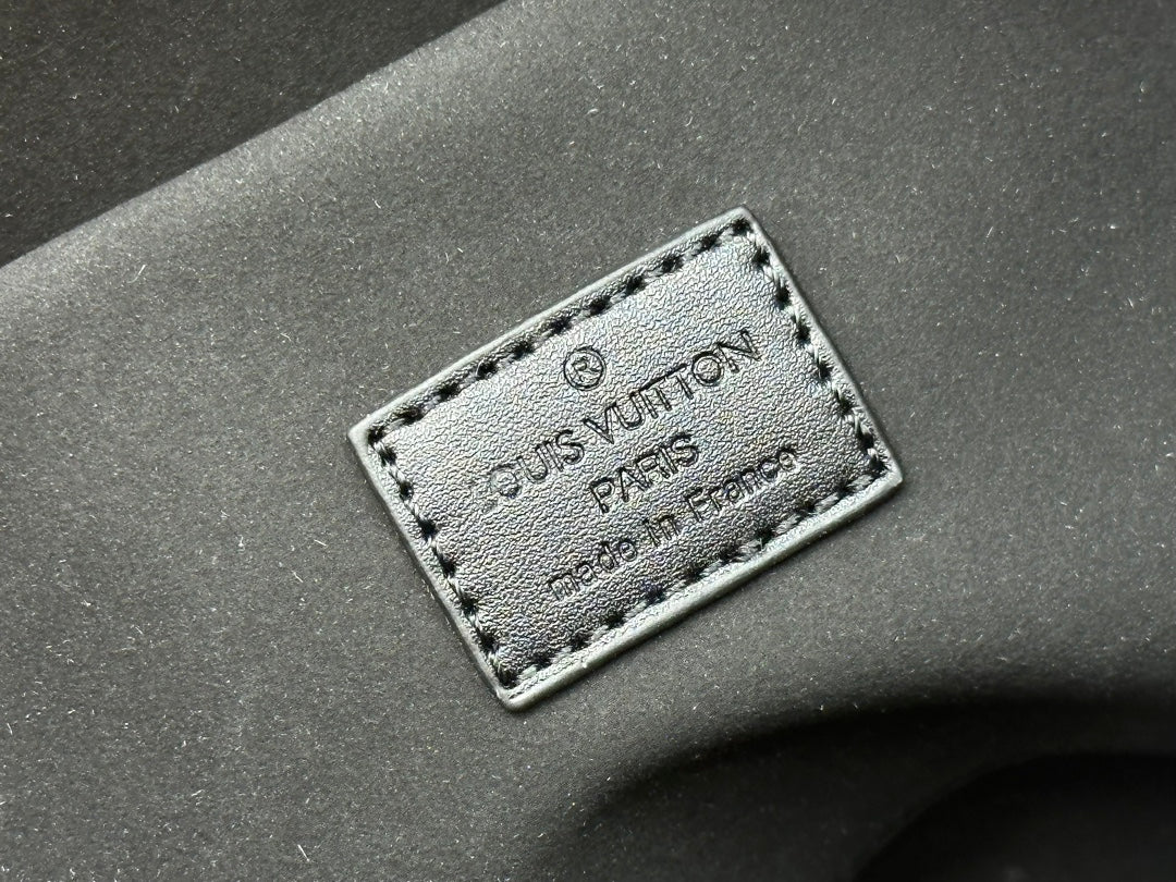 B1X104E56  Popular  leather bag