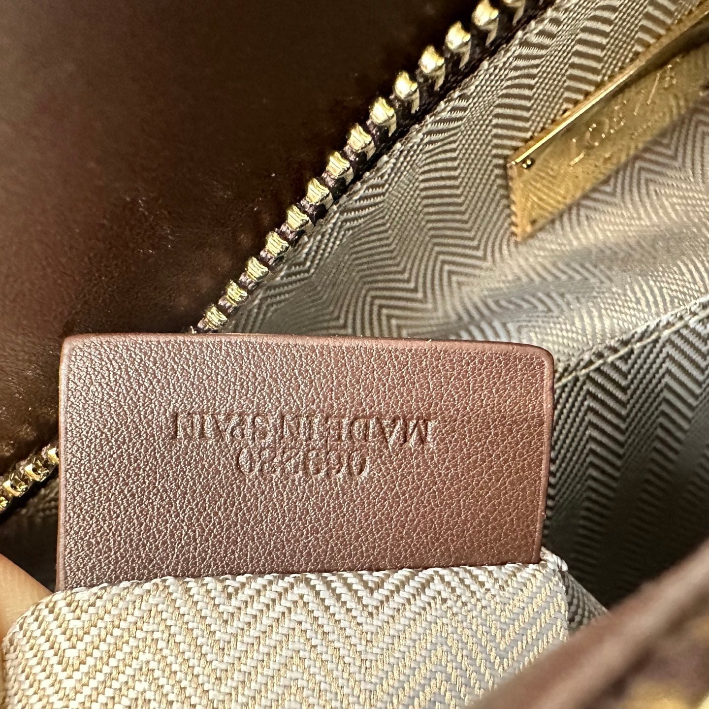 B1R46A9 Popular leather bag