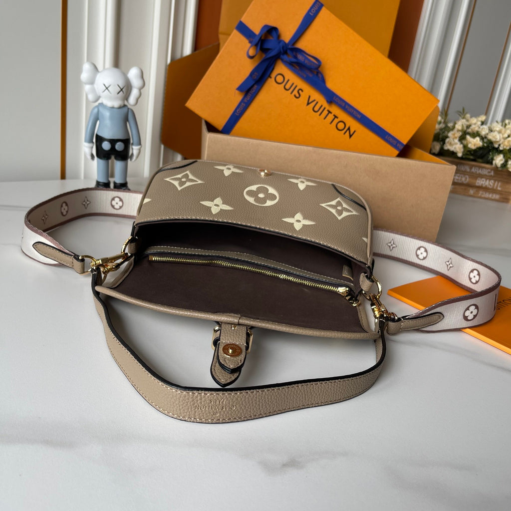 B1P36E38 Popular leather bag