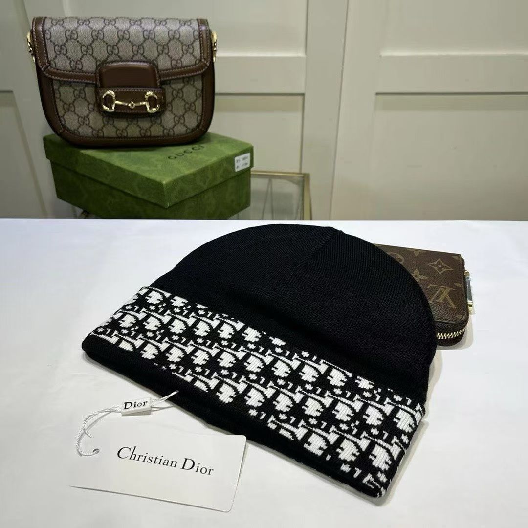 M1R86D37 Popular hats