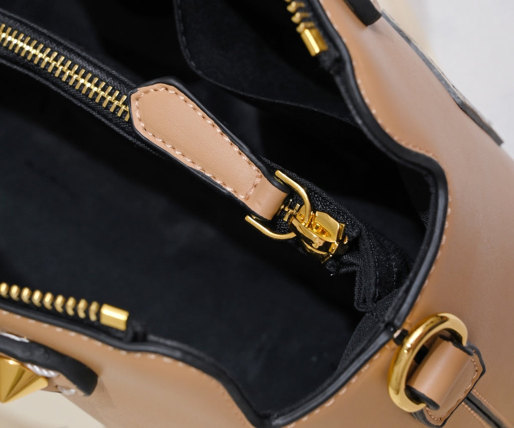 B12X43F131 Popular leather bag 