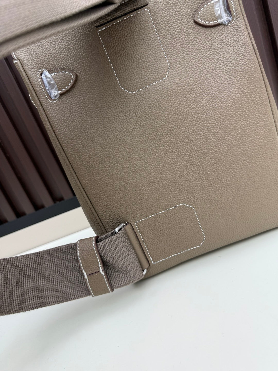 B1P36H45 Popular leather bag