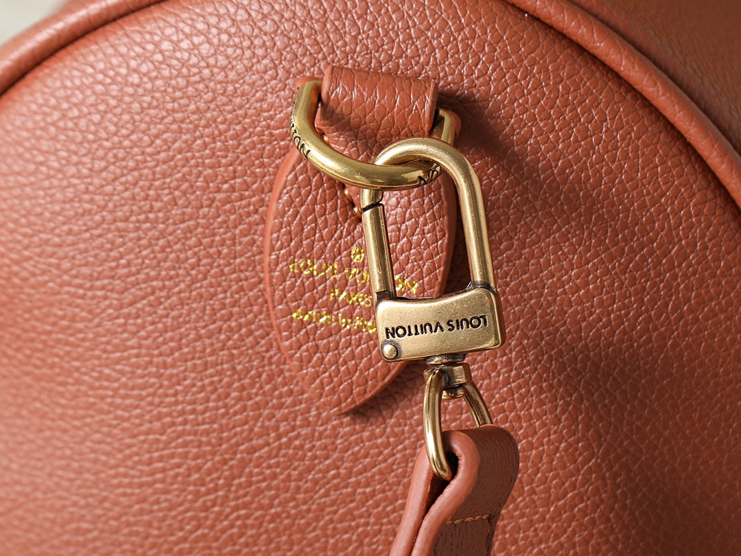 B1P46E40 Popular leather bag