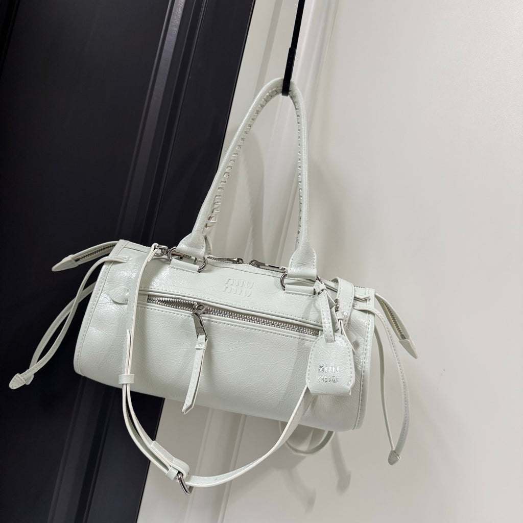 B1R76A21 Popular leather bag