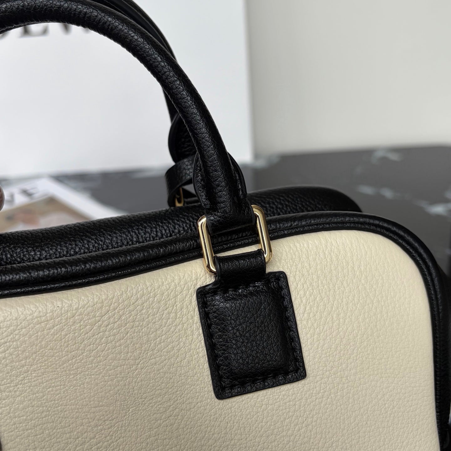 B1R66A12 Popular leather bag