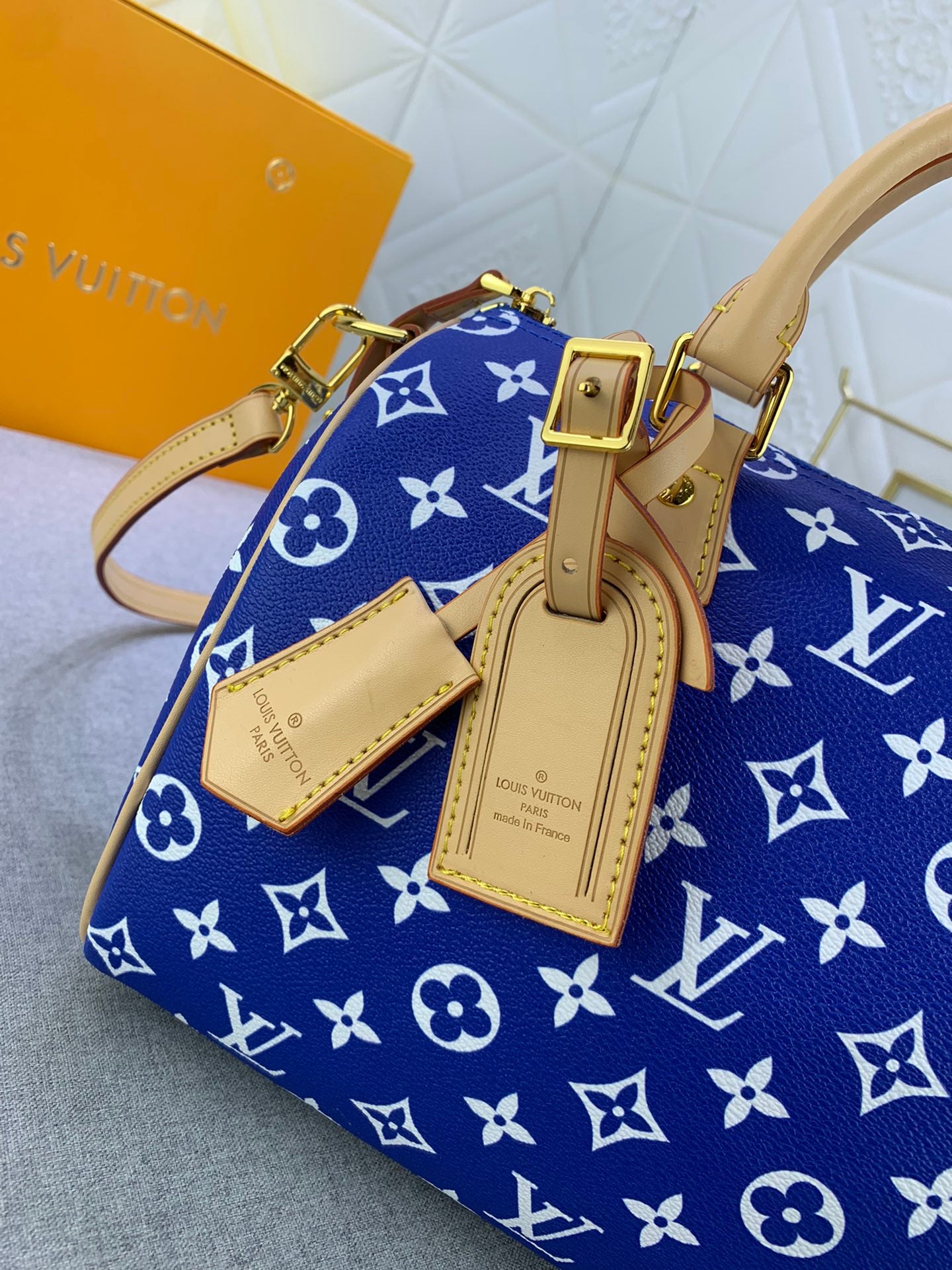 B12X44E268 Popular  leather bag 