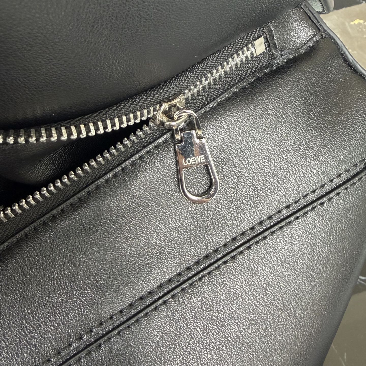 B1R66A16 Popular leather bag