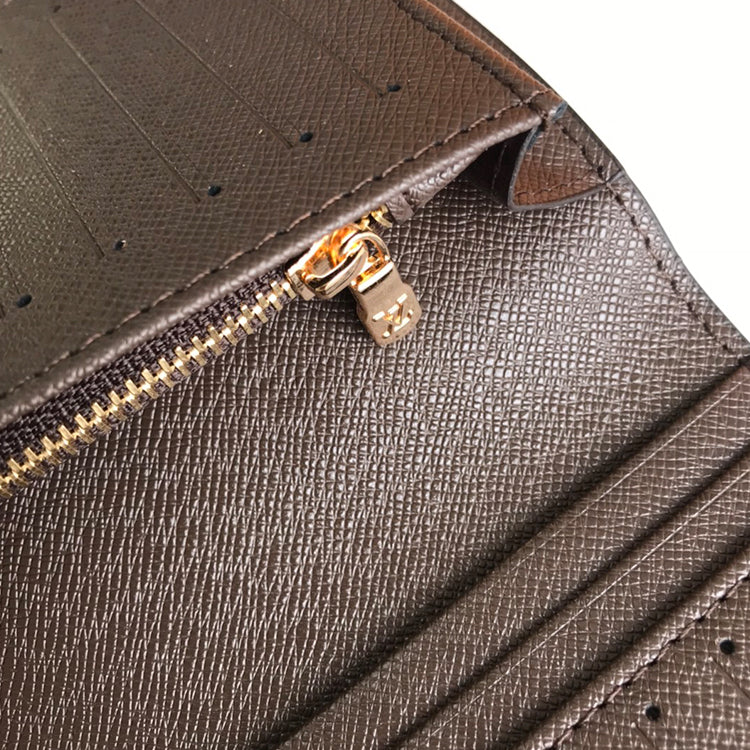 B1X31E2 Popular leather wallets