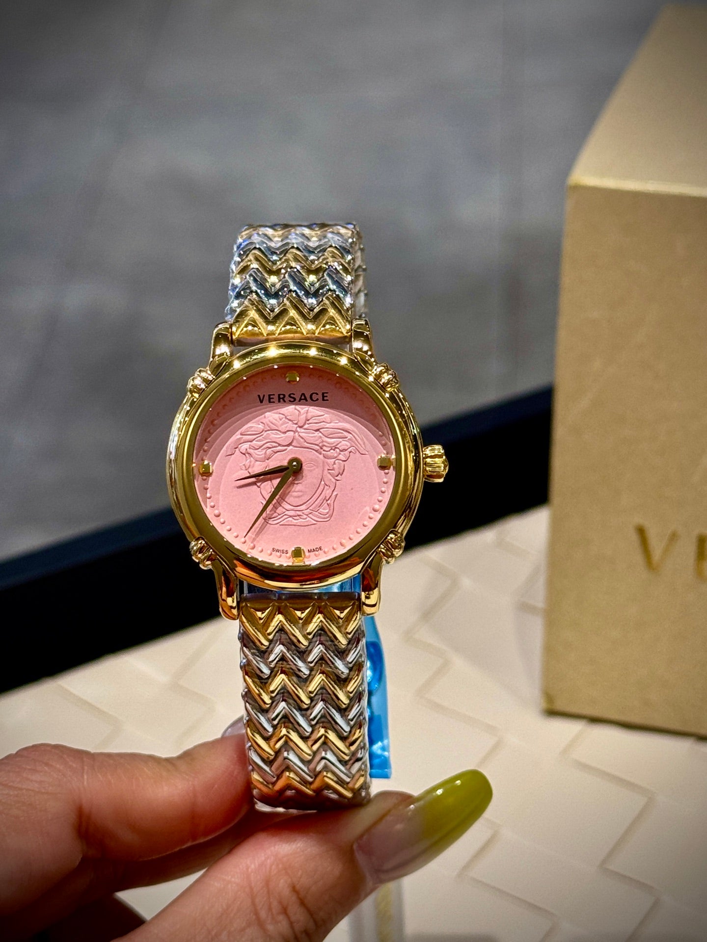 L1R36V77 Popular Watches