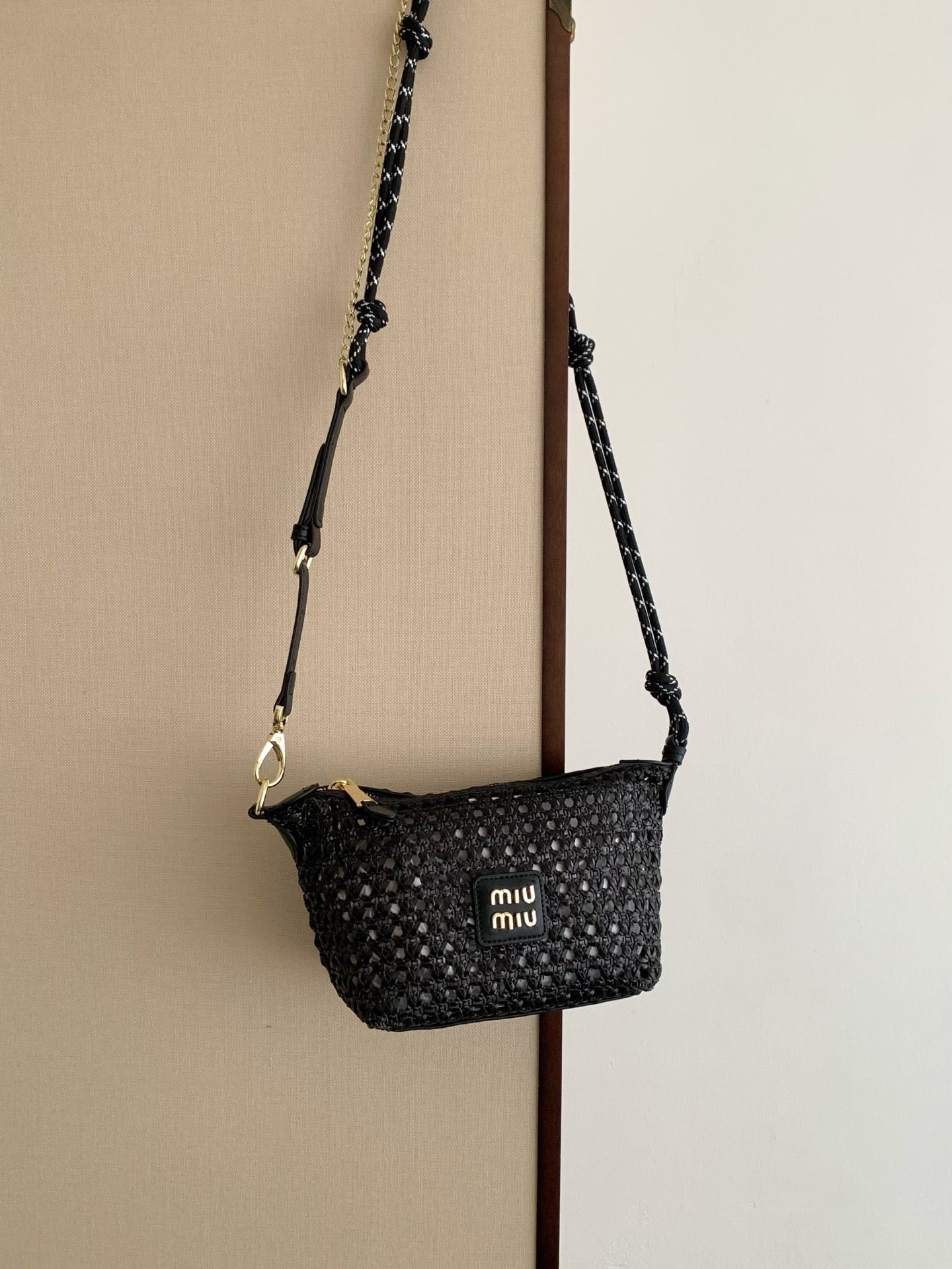 B1P36A51 Popular woven bag