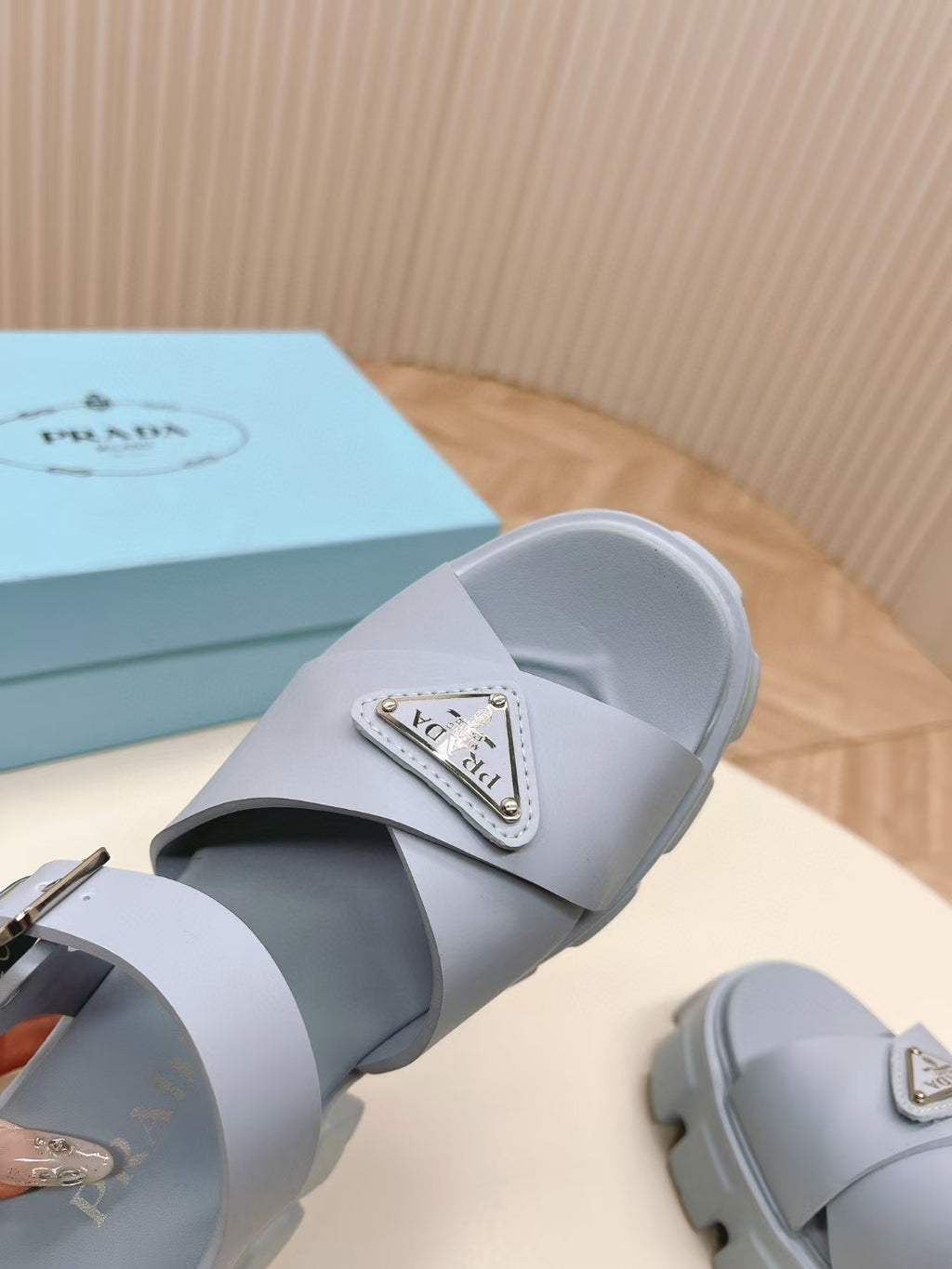 ZPX76P4 Popular sandals