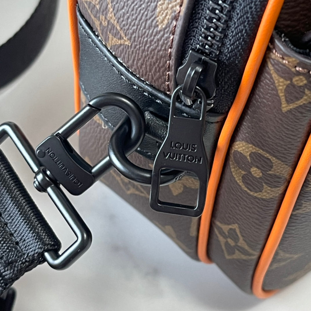 B1W15E38 Popular  leather bag