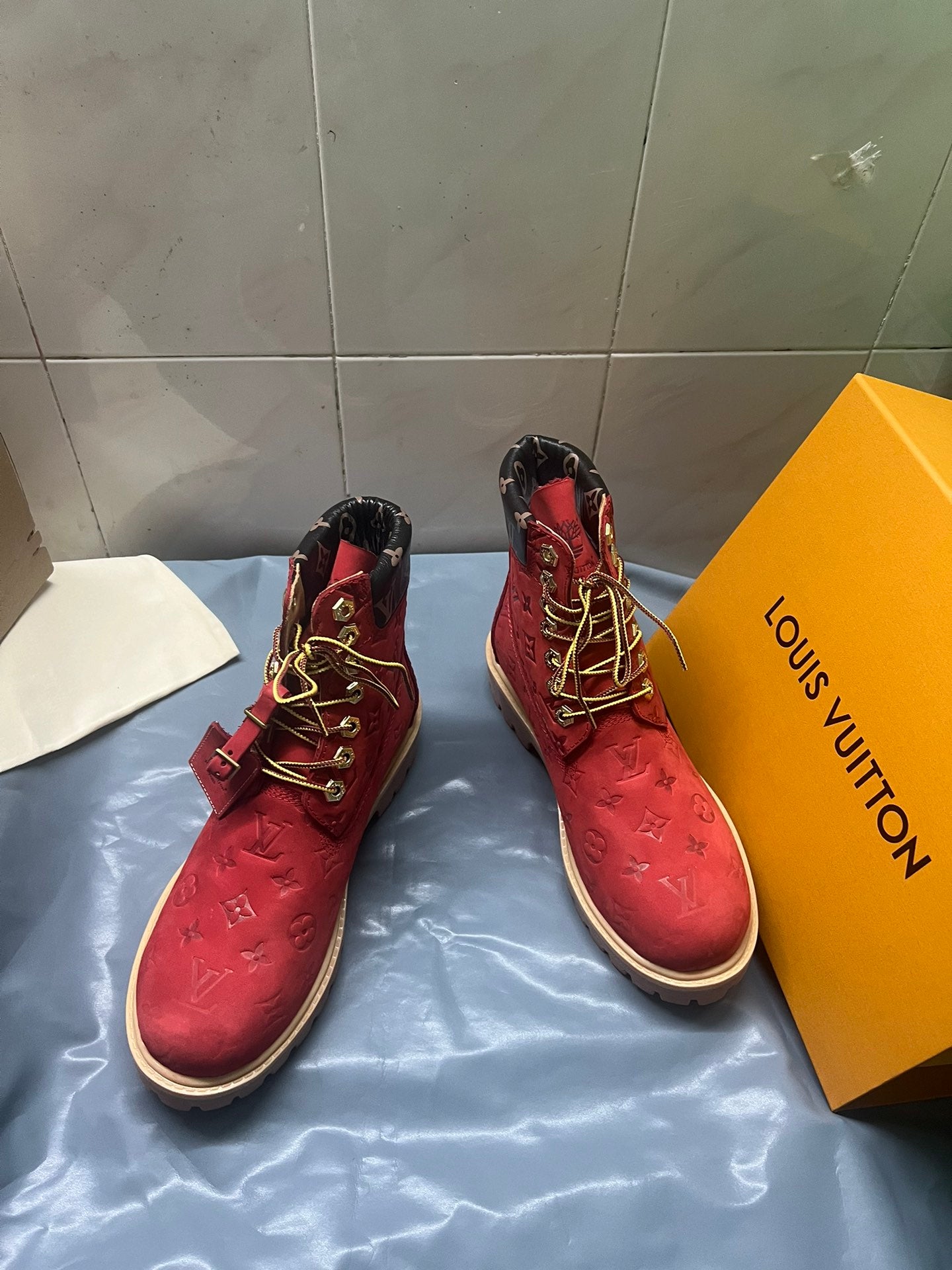 Z2Q105E382 Popular high-quality leather Boots