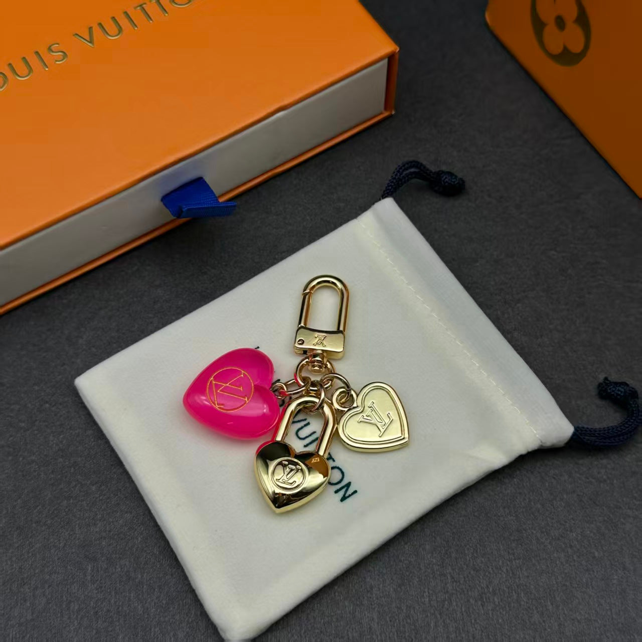 A1Z105E46 Popular bag 's charms accessories